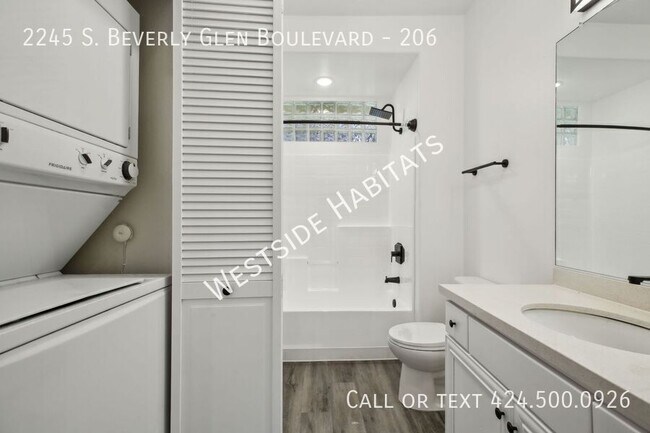 Building Photo - 2245 S Beverly Glen Blvd