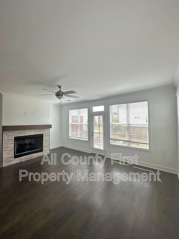 Building Photo - 788 Angora Aly