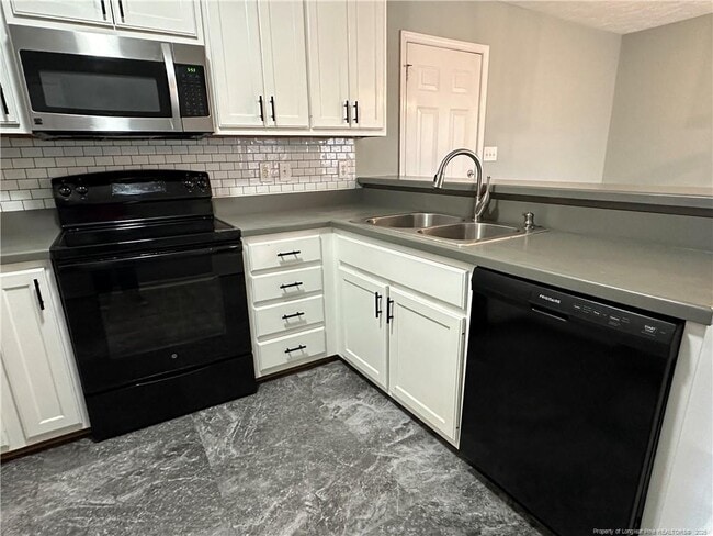 Building Photo - 3411 Hill St