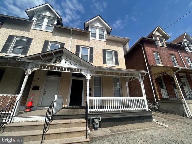 Primary Photo - 127 Haws Ave
