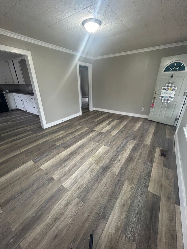 Building Photo - 1425 S 16th St