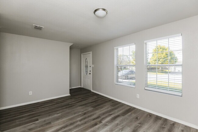 Building Photo - 1137 Browntop St