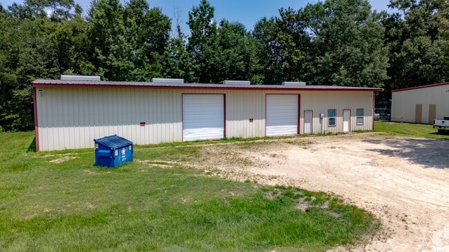 Building Photo - 26605 E River Rd