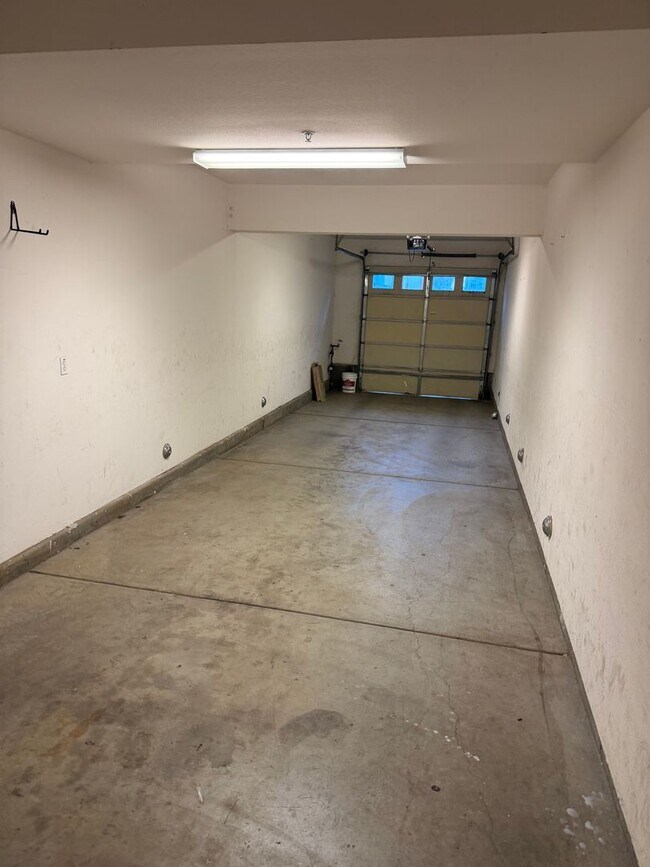 Building Photo - Unbeatable Downtown Escondido Townhome