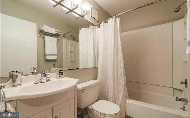Building Photo - 905 Woodhollow Dr