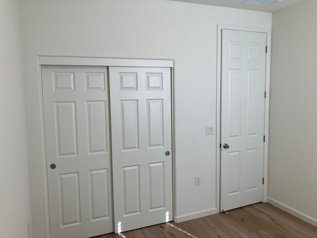 Building Photo - 1977 Apiary Wy