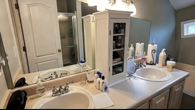 Building Photo - 401 Redwood Trail