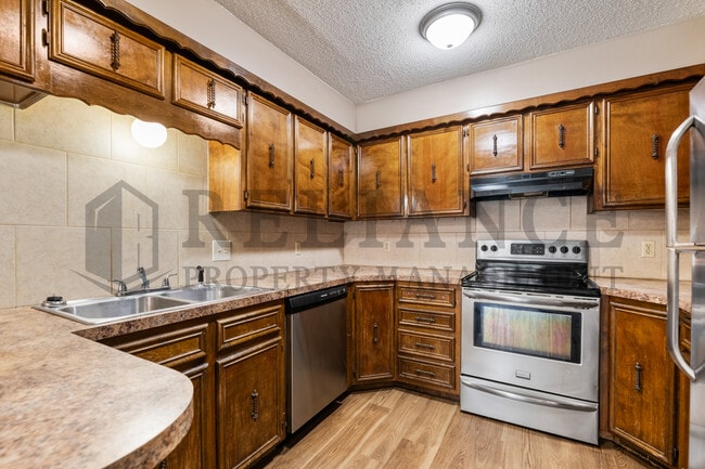 Building Photo - 2203 S Lori Ln