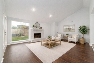 Building Photo - 7107 Plaza Del Sol Dr