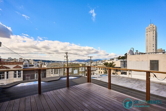 Building Photo - Russian Hill: Remodeled Top Floor Flat w/ In-Unit Washer & Dryer, A/C, Private Roof Deck, Sauna, ...