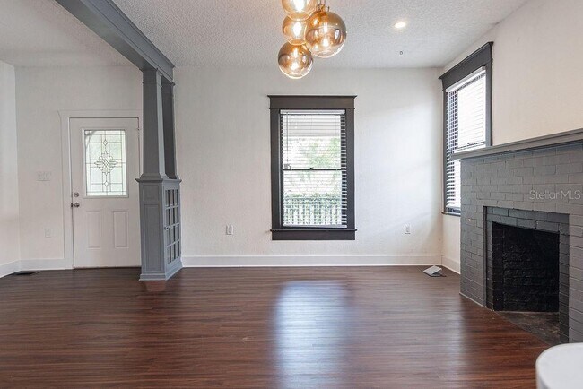 Building Photo - 210 Luella Ct