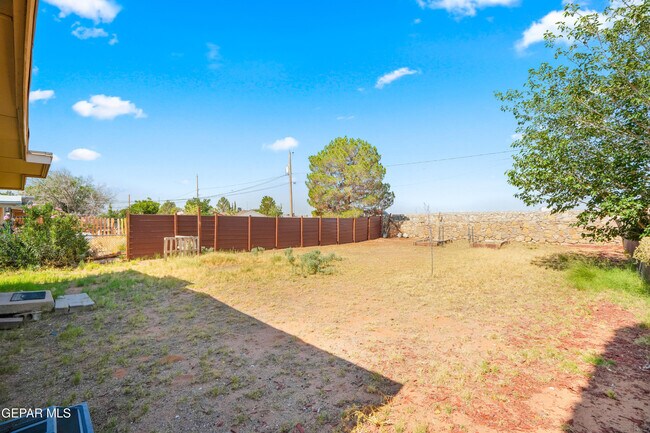 Building Photo - 3977 Las Casitas Dr