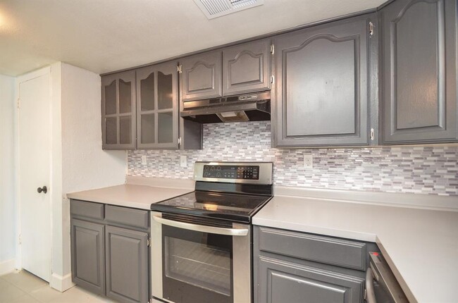 Building Photo - 5303 Lost Forest Dr