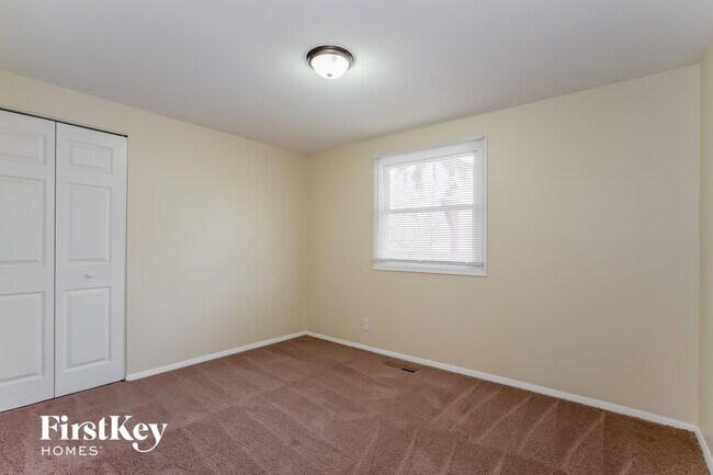 Building Photo - 728 Jackson Ave