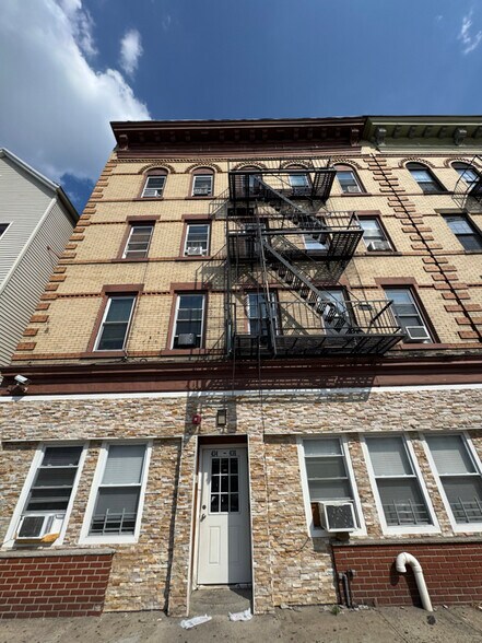 Building Photo - 434 Avenue C