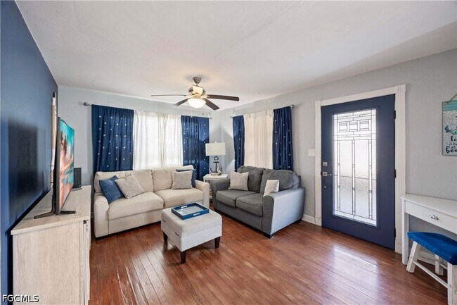 Building Photo - 547 101st Ave N