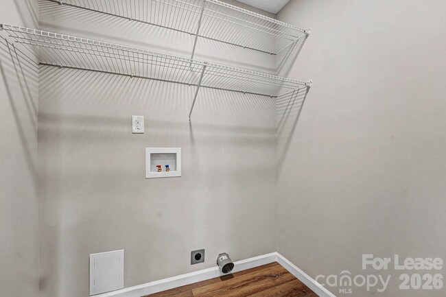 Building Photo - 931 E Front St