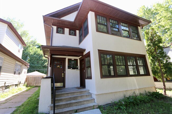 Building Photo - 2223 Harriet Ave