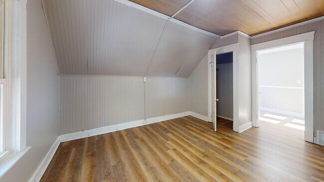 Building Photo - 2818 E 119th St