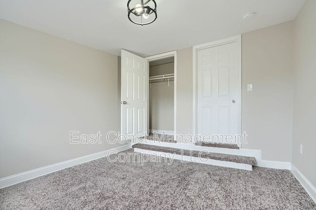 Building Photo - 1527 N Stricker St