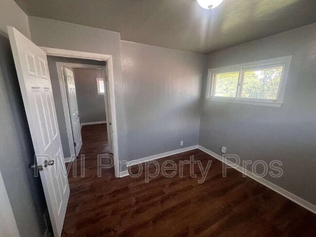 Building Photo - 5650 N 61st St