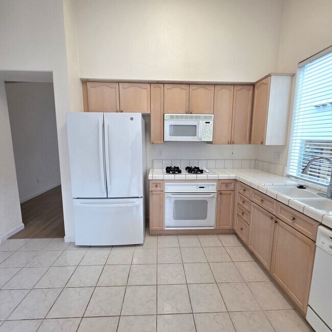 Building Photo - Clayton Single Story 3bd/2ba - Bright open living w/new flooring