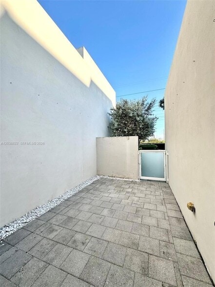 Building Photo - 10560 NW 63rd Terrace