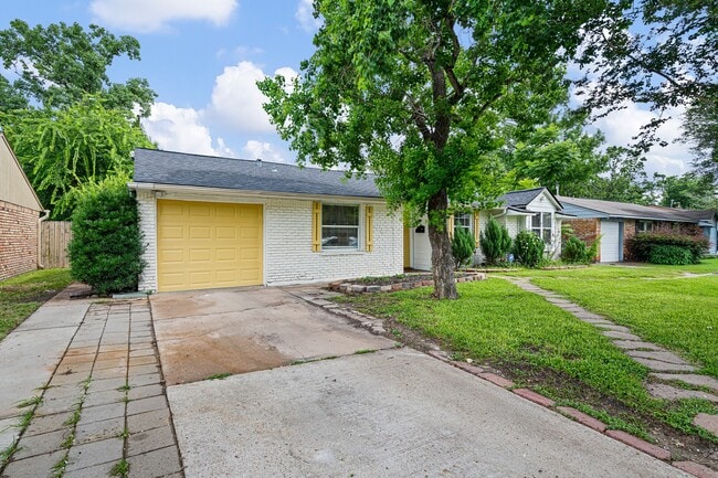 Building Photo - 5718 Greencraig Dr