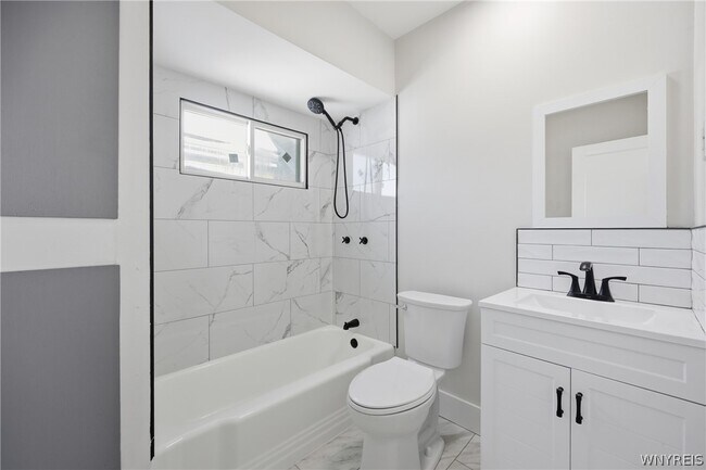 Building Photo - 36 Krakow St