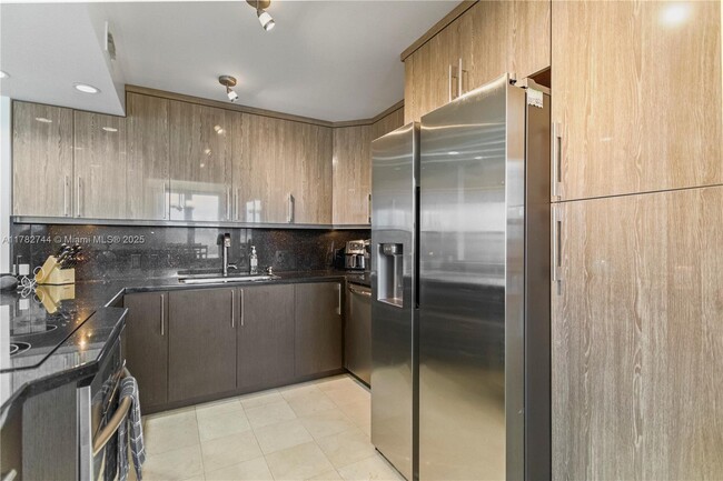 Building Photo - 3800 S Ocean Dr
