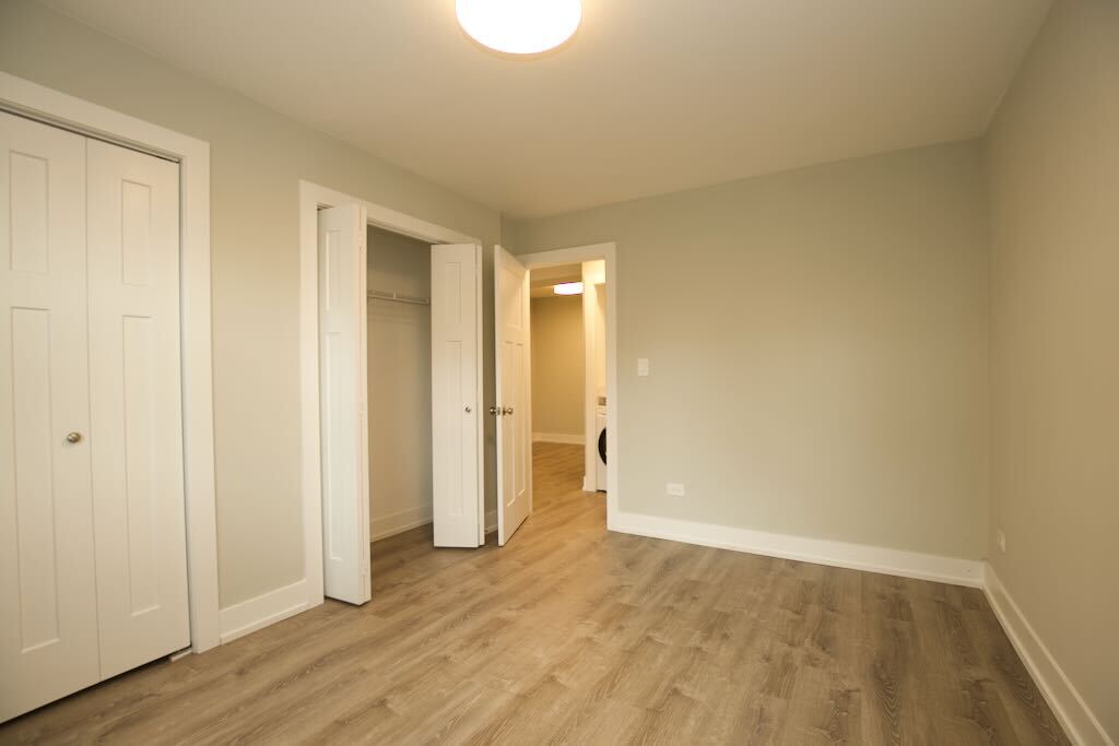 Building Photo - 430 W Barry Ave