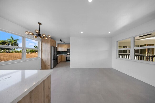 Building Photo - 5195 NE 18th Ave