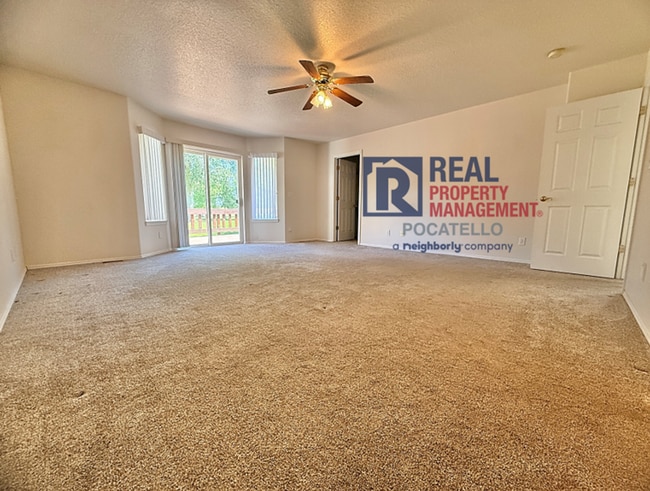 Building Photo - 4 bedroom 3 bathroom - 2 car garage -This ...