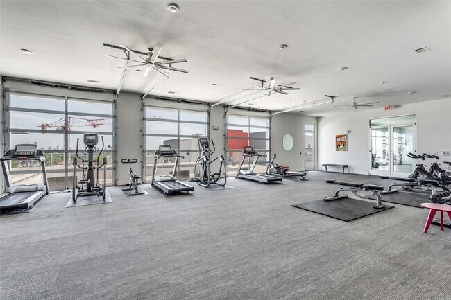 Building Photo - 4361 S Congress Ave