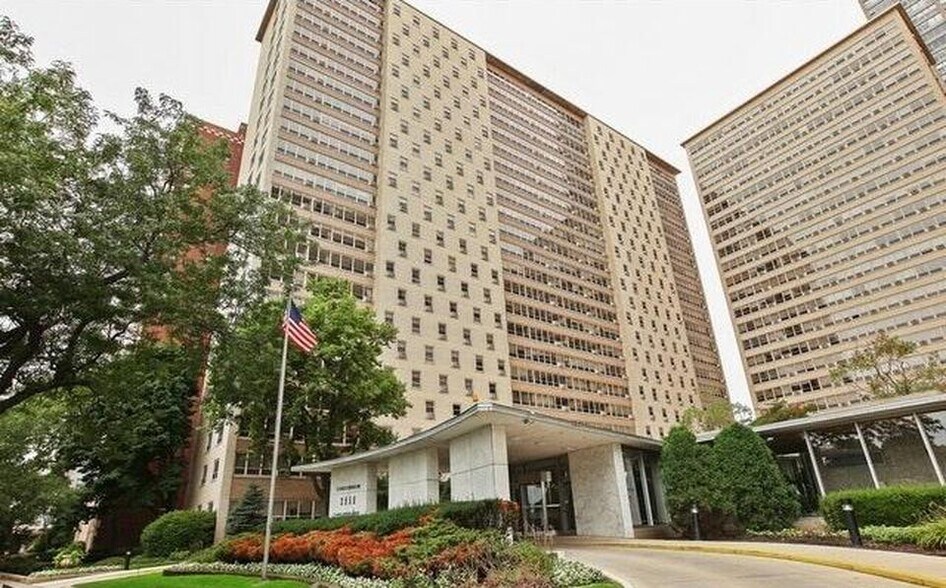 Building Photo - 3950 N Lake Shore Dr