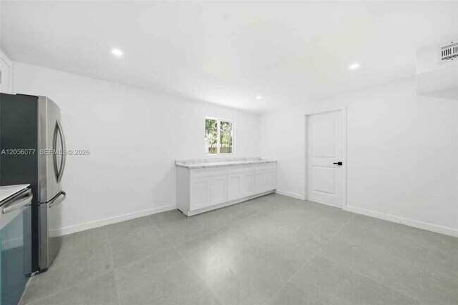 Building Photo - 2415 Garfield St
