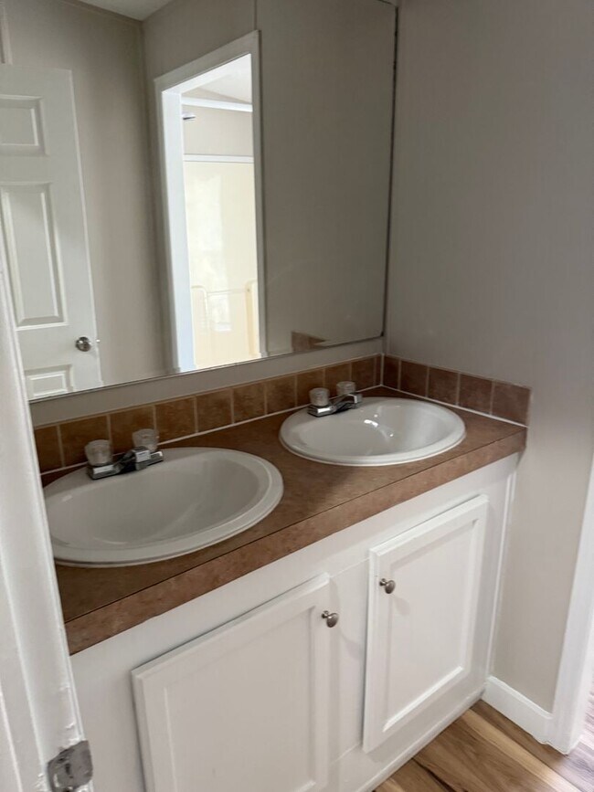 Building Photo - RECENTLY RENOVATED!!  4-Bedroom/ 2-Bath Home