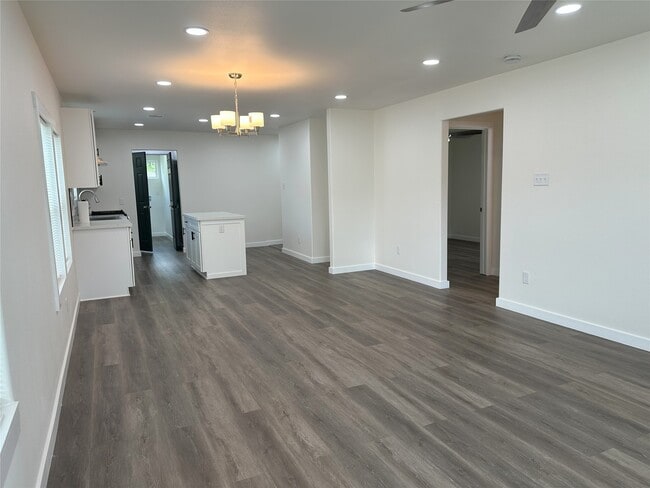 Building Photo - 1109 13th St