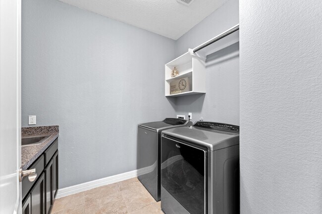 Building Photo - 2018 Brookmont Dr