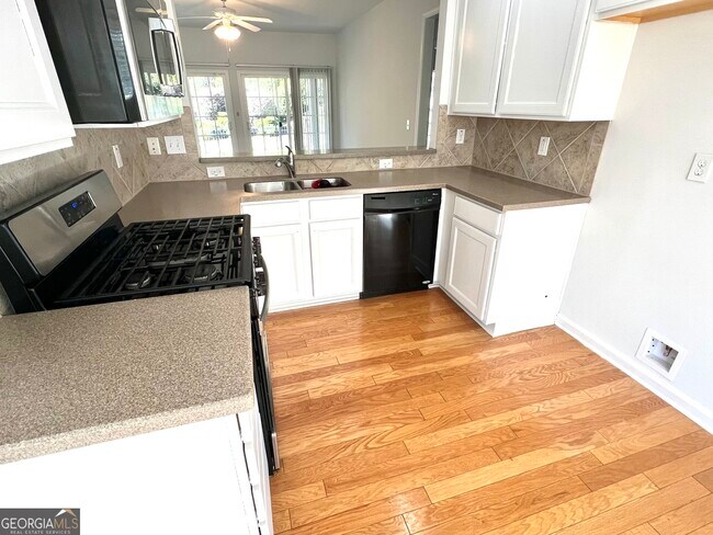 Building Photo - 164 Begonia Ct