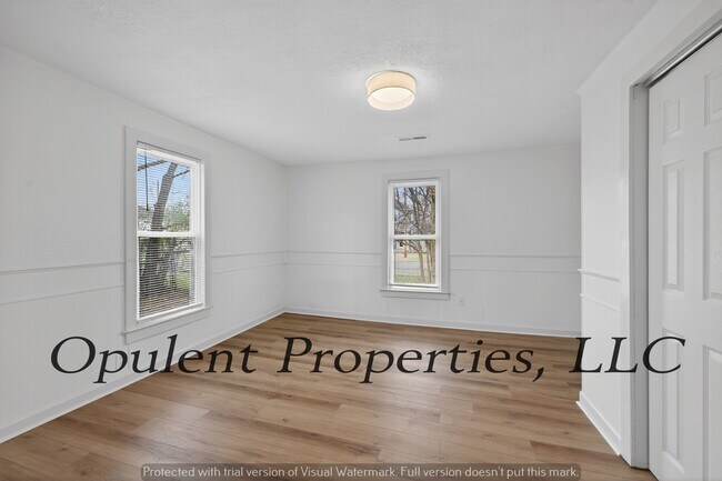 Building Photo - 1216 Stevens Ave NE