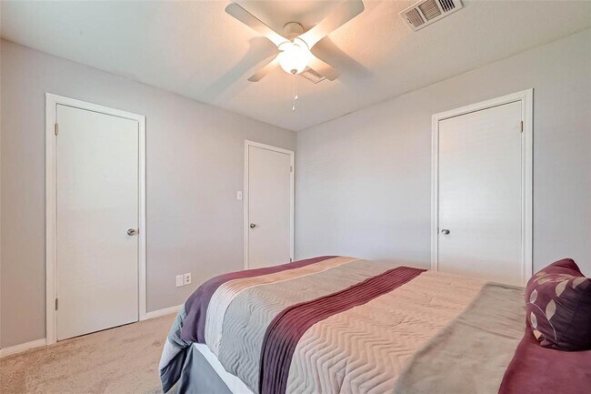 Building Photo - 13623 Fernhill Dr
