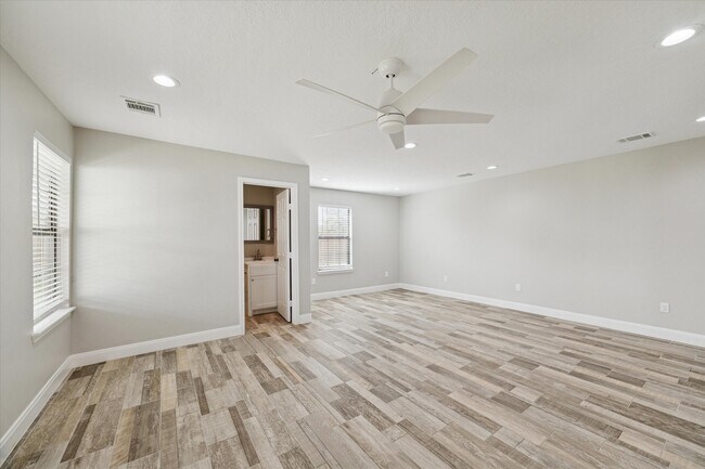 Building Photo - 2511 Nelwood Dr