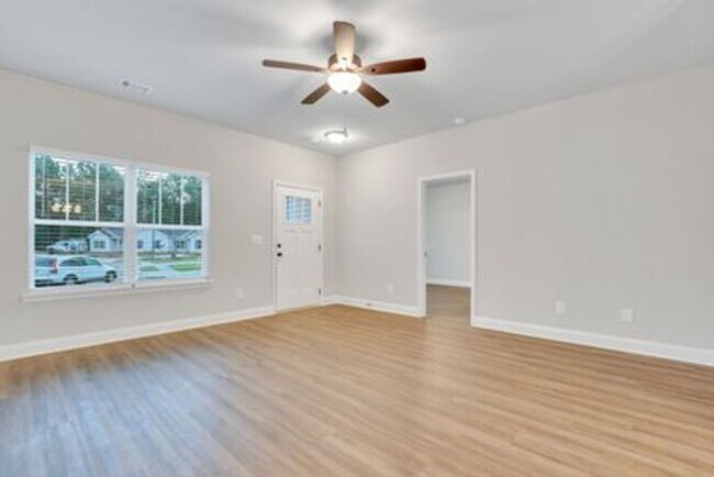 Building Photo - 135 B Smithfield Dr