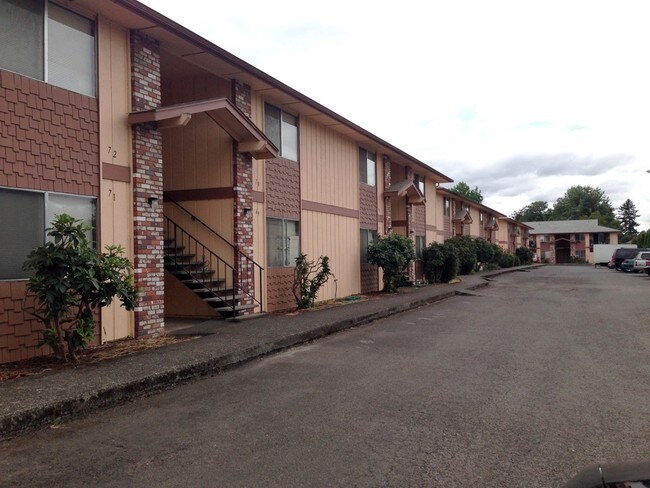 Primary Photo - Chandelle Apartments
