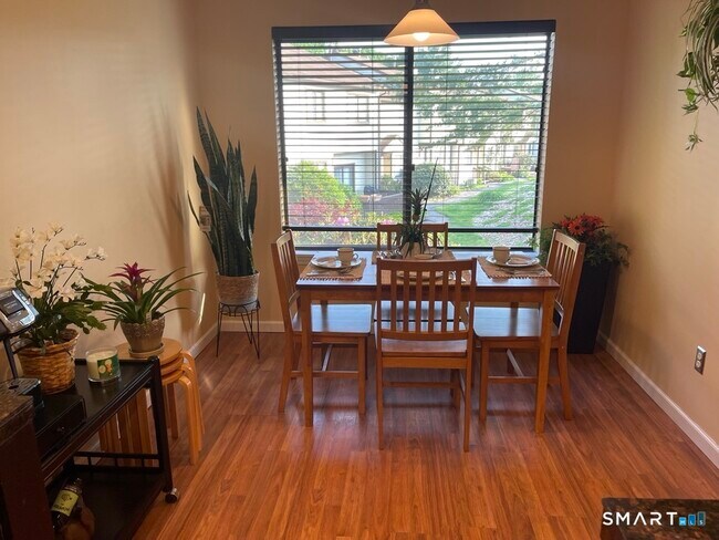 Building Photo - 448 Cypress Rd