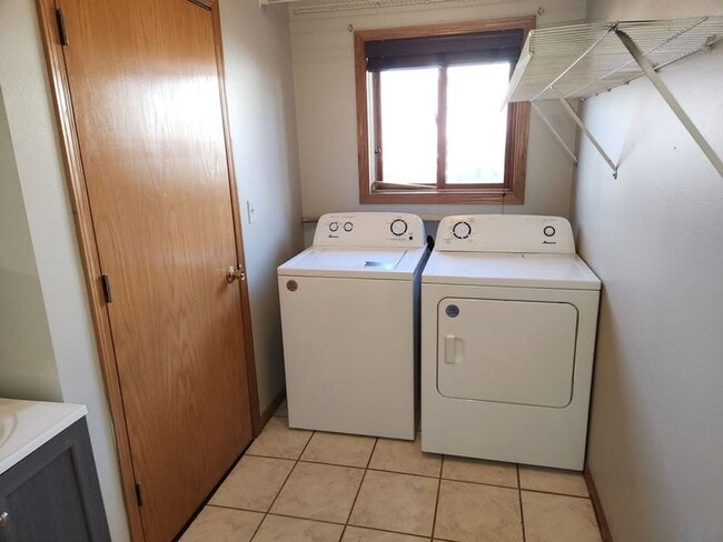 Building Photo - 825-827 Gohres St