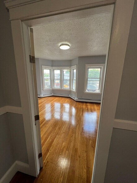 Building Photo - 49 Central St