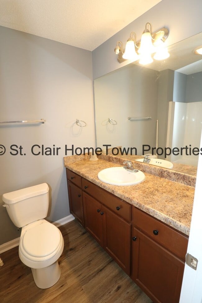 Building Photo - Close to Honda