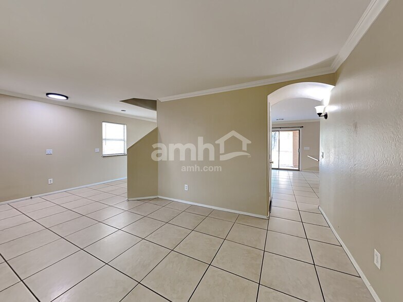 Building Photo - 8621 N 68th Ln